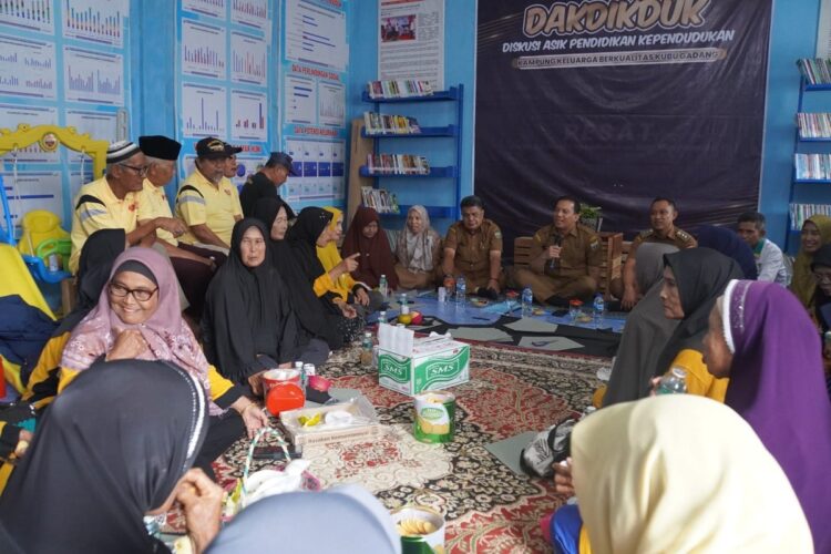 SEKOLAH LANSIA TAGEH— Penjabat (Pj) Wali Kota, Sonny Budaya Putra, mengunjungi Sekolah lansia Tageh (Tangguh Gesit dan Hebat) Kelurahan Ekor Lubuk, Kecamatan Padang Panjang Timur (PPT), Selasa (10/9).