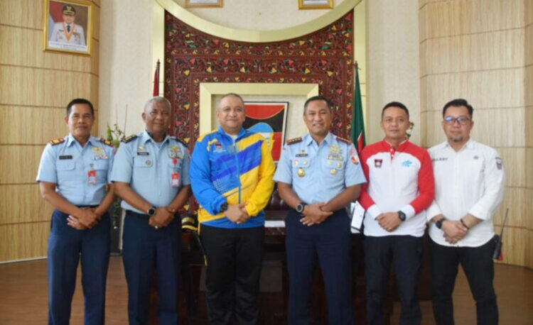 SILATURAHMI— Pj Wako Andree Algamar mengadakan pertemuan dan silaturahmi dengan Danlanud Sutan Sjahrir Padang, Kolonel (Nav) Sani Salman Nuryadin, di ruang kerja Wali Kota, Rabu (25/9) pagi.