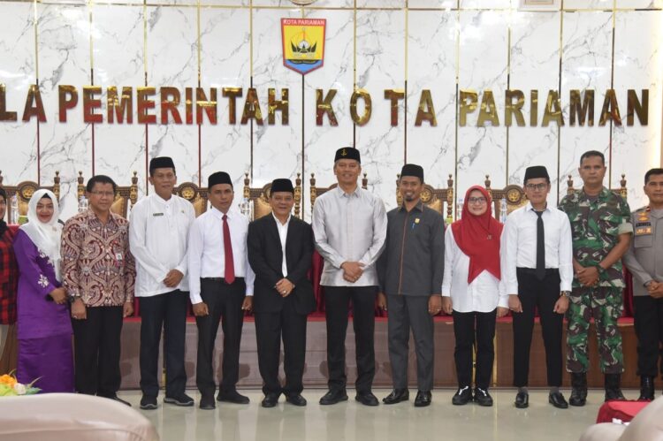 Pj Wako Roberia Lantik Tiga Pejabat Eselon Tiga dan Fungsional Guru 1 PELANTIKAN— Pj Wako Pariaman Roberia, saat pengukuhan pejabat manajerial dalam jabatan administrator (eselon III) dan pejabat fungsional guru bagi PPPK di lingkungan Pemerintah Kota Pariaman.