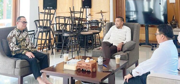 Pjs Wako Bukittinggi Jalankan Amanah, Imbau Pemprov Percepat Penyaluran Dana Bagi Hasil 2023 1 PERTEMUAN— Pjs. Wali Kota Bukittinggi, Hani Syopiar Rustam saat menggelar pertemuan dengan Plt Gubernur Sumbar Audy Joinaldy, Jumat (27/9).