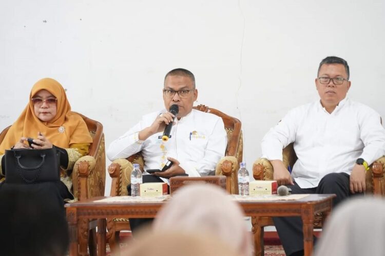 DUKUNGAN— Pjs Bupati Tanah Datar Arry Yuswandi, didampingi Ketua DPRD anton Yondra saat bersilaturahmi dengan Forkopimda, dan berharap dukungan untuk kelanjutan pembangunan Tanah Datar.