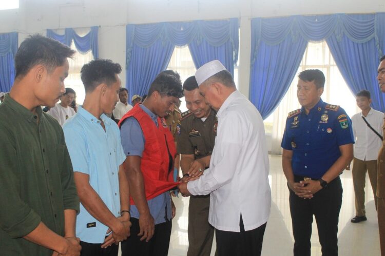 Relawan Pemadam Kebakaran Nagari se- Pasbar Dikukuhkan 1 Relawan Pemadam Kebakaran atau Redkar Nagari se Kabupaten Pasaman Barat Pasbar dikukuhkan pada Se