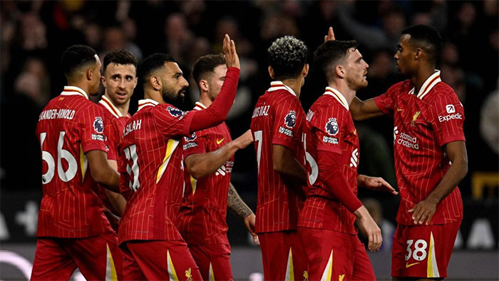 Kalahkan Wolverhampton, Liverpool Puncaki Klasemen Liga Inggris 1 TIGA POIN— Liverpool sukses membawa pulang tiga poin penting setelah mengalahkan Wolverhampton Wanderers 2-1 dalam laga seru Liga Inggris di Stadion Molineux, Sabtu (28/9).