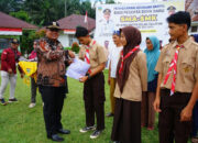 Penyerahan Bantuan Seragam Gratis untuk Siswa SMA N 2 Solok Selatan, Sekda Motivasi Siswa Bisa Jadi Sukses