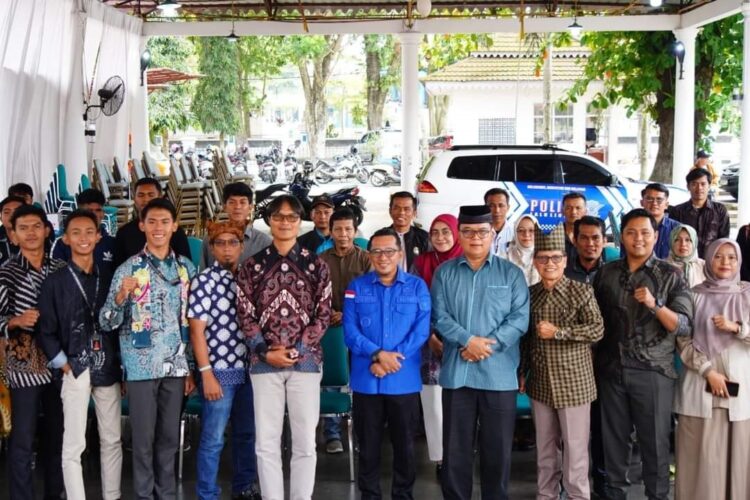 SEMINAR WISATA— Bupati Tanah Datar Eka Putra membuka acara Seminar Wisata dan Budaya, Uda Uni Duta Wisata Tanah Datar 2024 dengan mengangkat tema, “Pelaku Wisata Berkarya Tanah Datar Emas 2045.” Minggu (8/9) di Gazebo Indo Jolito Batusangkar.