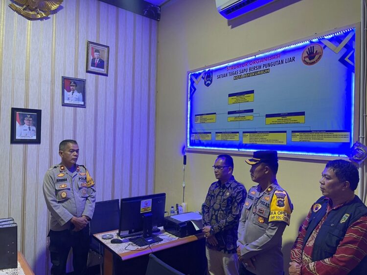 Tim UPP Saber Pungli Padang Panjang, Datangi Kota Payakumbuh 1 KUNJUNGAN— Tim Saber Pungli Kota Padangpanjang saat berkunjung ke UPP Saber Pungli Kota Payakumbuh.