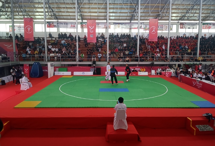 Taklukan Pesilat Asal Sumsel, Bintang Amankan Medali Perunggu 1 SILAT— Pesilat Sumbar yang turun di Kelas F Putra, M. Tri Bintang Syah saat menghadapi wakil Sumsel, Rabu (11/9).