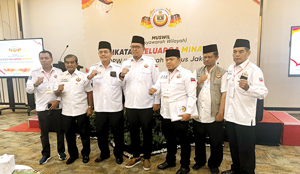 Braditi Moulevey Rajo Mudo Terpilih sebagai Ketua DPW IKM Jakarta 1 RESMI TERPILIH— Braditi Moulevey Rajo Mudo resmi terpilih sebagai Ketua DPW IKM Jakarta melalui musyawarah mufakat yang diadakan Sabtu (7/9) di Hotel The Tavia Heritangee Jakarta.