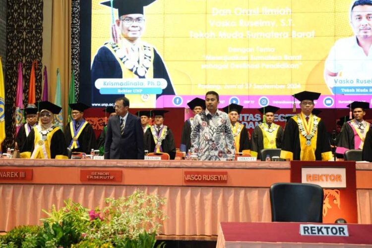 Vasko Ruseimy Dorong Lulusan UNP Bisa Berkontribusi Dalam Membangun Sumbar 1 download 11