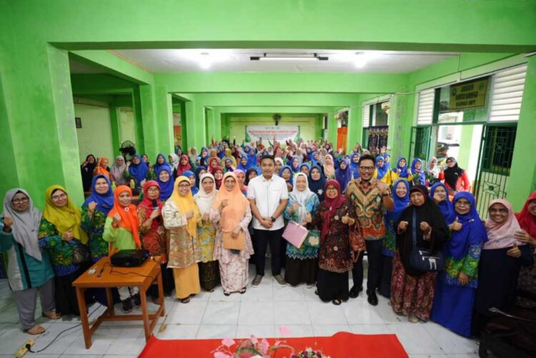 Vasko Ruseimy 'Jatuh Hati' dengan Bunda Aisyiyah se-Sumbar, Sebut Peranan Perempuan Penting dalam Pembangunan 1 download 8