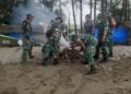 Ikut Jaga Lingkungan, Kodim 0311/ Pessel Gelar Karya Bakti di Pantai Sago 9 Ikut Jaga Lingkungan, Kodim 0311/ Pessel Gelar Karya Bakti di Pantai Sago