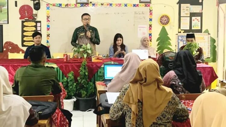 Pemko Pariaman Percepat Digitalisasi Bidang Pendidikan 1 SAMBUTAN—Kepala Bidang Pendidikan Dasar Dikpora Kota Pariaman Eka Putra Pernanda berikan sambutan.