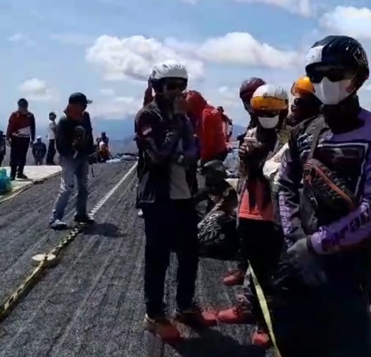 Cuaca Buruk, Paralayang Nomor Cross Country Tertunda 1 PARALAYANG— Pelaksanaan perlombaan paralayang nomor crosscountry (XC) pada Pekan Olahraga Nasional (PON) XXI Aceh-Sumut tertunda hingga dua hari sejak Senin (9/9 hingga Selasa (10/9).