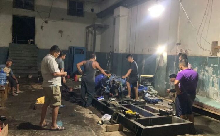 PDAM Percepat Pengaduan Pelanggan, Perbaiki Kebocoran pada Pipa Distribusi 1 PERBAIKAN— Perbaikan pompa Rantih dilakukan personel PDAM Sawahlunto yang dibantu PDAM Kota Padang.