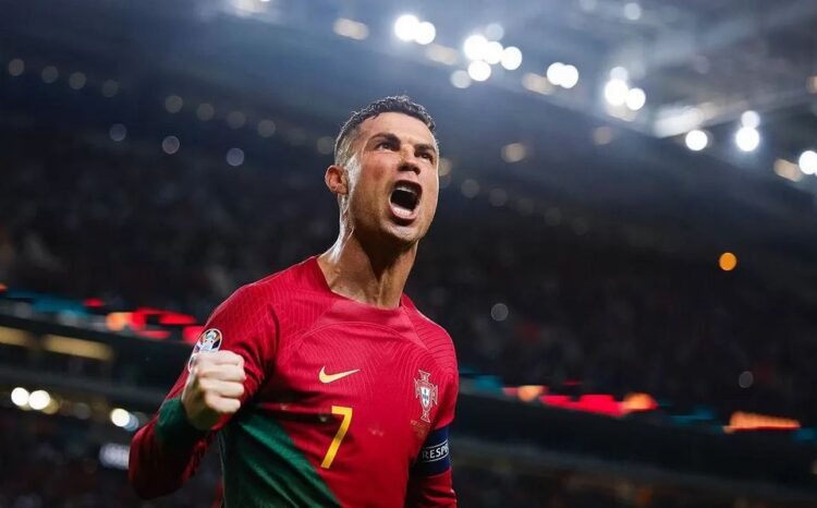 Berhasil Cetak Gol ke 901 dan Bawa Portugal Meraih Kemenangan, Cristiano Ronaldo: Ini adalah Sejarah! 1 SEJARAH— Cristiano Ronaldo berhasil cetak gol ke 901 untuk Portugal.