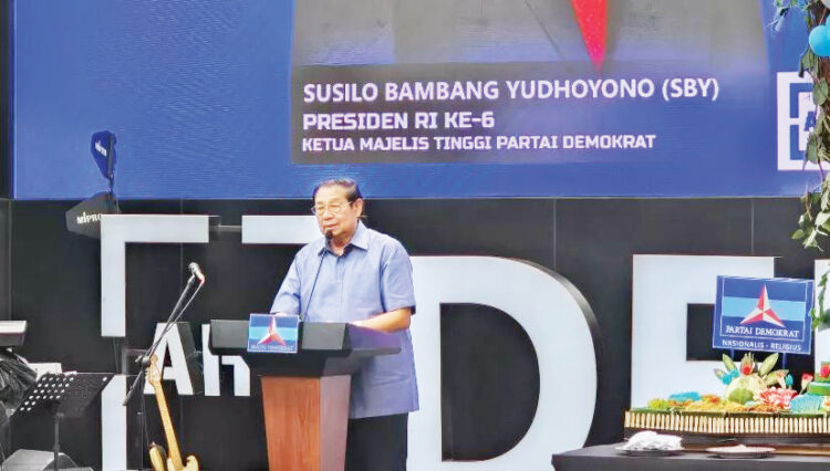 SAMBUTAN— Ketua Majelis Tinggi Partai Demokrat Susilo Bambang Yudhoyono (SBY) saat menyampaikan sambutan di kantor DPP Partai Demokrat, Menteng, Jakarta Pusat, Senin (9/9).