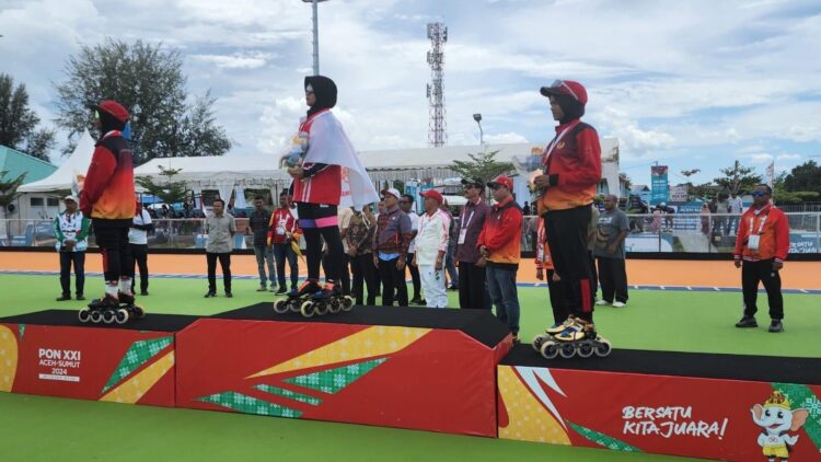 PON XXI Aceh-Sumut, Sepatu Roda Sumbangkan Perak dan Perunggu 1 PODIUM— Dua atlet Sepatu Roda Sumbar menyumbang medali perak dan perunggu pada nomor Time Trail 100 Meter yang digelar di Pantai Pelangi Roller Skate, Pidie Sigli Aceh, Kamis (12/9).