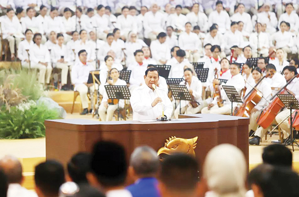 RAPIMNAS— Ketua Umum Partai Gerindra sekaligus presiden terpilih Prabowo Subianto menyampaikan sambutan saat acara Penutupan Rapat Pimpinan Nasional (Rapimnas) Partai Gerindra di Indonesia Arena, GBK, Senayan, Jakarta, Sabtu (31/8).