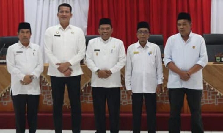 Telah Melalui Proses, Tetapkan Pimpinan Dewan yang Definitif 1 HADIRI—Wabup Padangpariaman Rahmang saat menghadiri penetepan pimpinan DPRD.