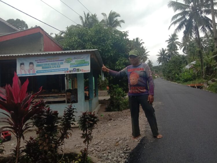 warga saat lihat jalan yang diaspal