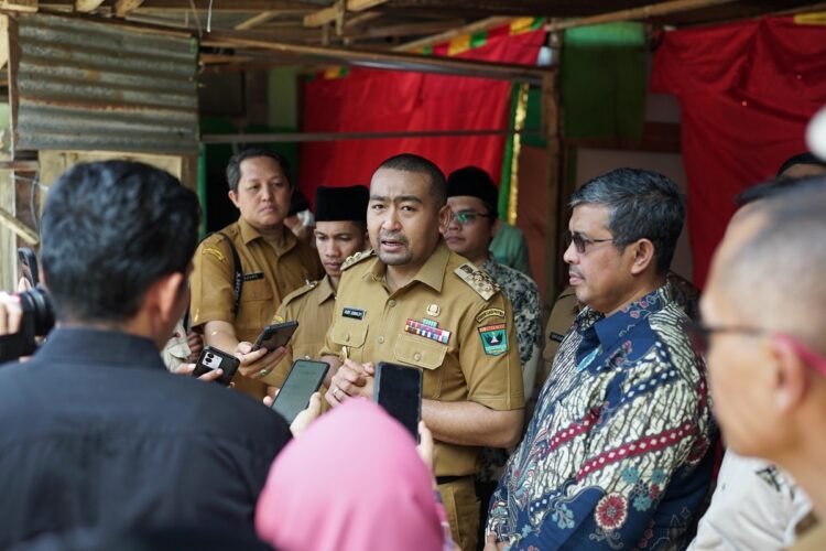UMUMKAN—Pelaksana Tugas (Plt) Gubernur Sumatera Barat (Sumbar), Audy Joinaldy, mengumumkan bahwa satu warga Sumbar berhasil dievakuasi oleh Pemerintah Pusat dari Lebanon pada Kamis malam (10/10).