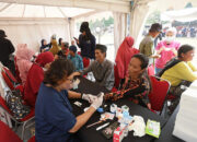 Relawan PLN Berikan Bantuan Pendidikan dan Kesehatan Warga Kampung Pemulung Jurang Mangu Timur