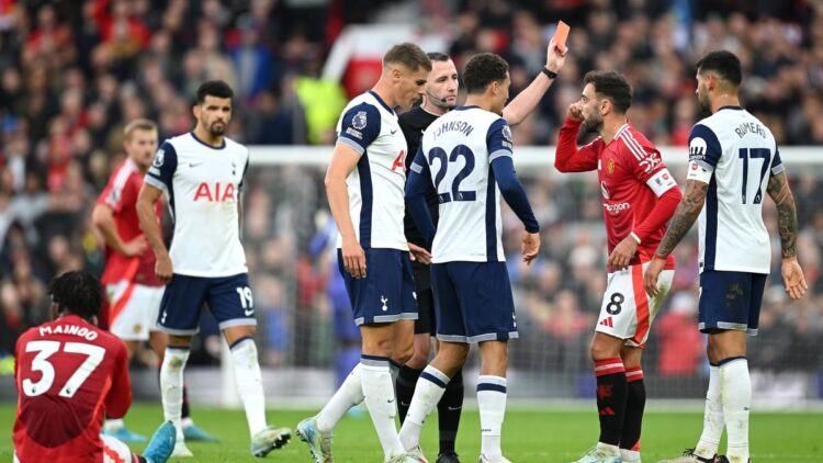 Dipermalukan Tottenham Hotspur 0-3, Manchester United Kembali Tak Berdaya di Old Trafford 1 BUNGKAM--Tottenham Hotspur membungkam Manchester United 3-0 di Stadion Old Trafford, Manchester, Minggu (29/9) malam.