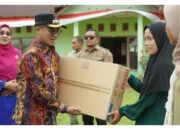 Pemerintah  Solok Selatan Salurkan Bantuan kepada Pelaku UMKM, Adib: Target Peningkatan Ekonomi Kerakyatan harus Tercapai