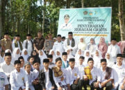 Peringati Hari Santri, Pemkab Solsel Serahkan Bantuan Seragam Bagi Pelajar
