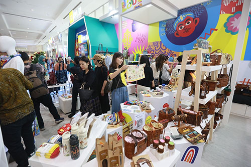 INACRAFT 2024 --Event The Jakarta International Handicraft Trade Fair (INACRAFT) 2024 yang digelar 2 - 6 Oktober 2024 kemarin kembali menjadi panggung besar bagi pegiat Usaha Mikro, Kecil dan Menengah (UMKM) di Indonesia untuk memperkenalkan produk unggulan mereka.