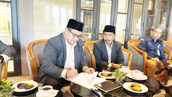 KPU Sumbar Perbarui Denah TPS dan Prosedur Pemungutan Suara Pilkada 2024 1 MENYATAKAN— Ketua Divisi Penyelengaraan Pemilu KPU Sumbar Ory Sativa Syakban menyatakan, ada banyak perbaikan dan perubahan dalam pelaksanaan pemungutan dan penghitungan suara pilkada 2024 yang akan digelar pada 27 November mendatang.