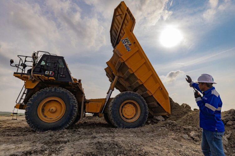 pemindahan tanah--Aktivitas pemindahan tanah lapisan penutup di lokasi site CK.