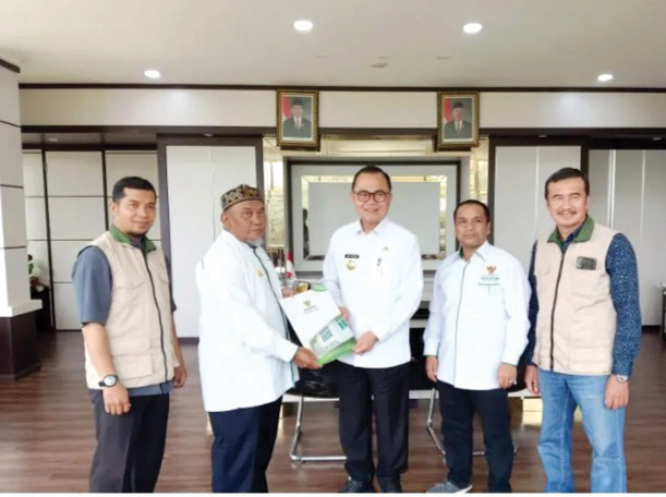 PENYALURAN ZAKAT— Baznas Kota Bukittinggi, hingga September 2024 telah menyalurkan zakat Rp2 miliar kepada 6.690 mustahik di kota itu.