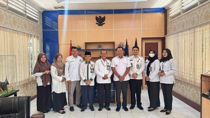 Maksimalkan Pengelolaan ZIS, Baznas Sijunjung Kerjasama dengan Lapas 1 FOTO BERSAMA—Baznas-Sijunjung saat berkunjung ke Lapas Kelas I B Muaro-Sijunjung foto bersama.
