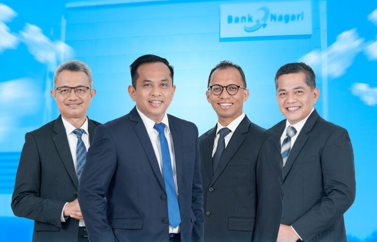 Bank Nagari Hadirkan Promo Spesial Bulan Inklusi Keuangan 1 DIREKSI BANK NAGARI—
Dari kiri ke kanan, Direktur Operasional Zilfa Efrizon, Direktur Utama Gusti Candra, Direktur Keuangan Roni Edrian dan Direktur Kepatuhan Sukardi.