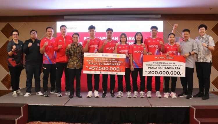 Bawa Pulang Piala Suhandinata Usai Tumbangkan Tiongkok WJC 2024, Tim Bulu Tangkis Junior Indonesia Diganjar Bonus 1 Capture 17