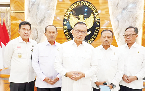 PERSIAPAN PILKADA— Wakil Menko Polkam Lodewijk Freidrich Paulus memimpin rapat koordinasi persiapan Pilkada Serentak 2024 di Kantor Kemenko Polkam pada Rabu (30/10).