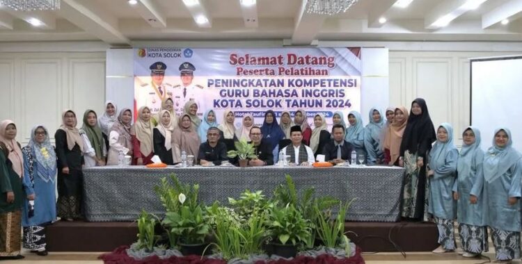 Wujudkan Kualitas Pendidikan, Disdik Kota Solok Tingkatkan Kompetensi Guru Bahasa Inggris 1 PELATIHAN—Disdik Kota Solok menggelar pelatihan peningkatan kompetensi guru bahasa Inggris di Kota Solok.