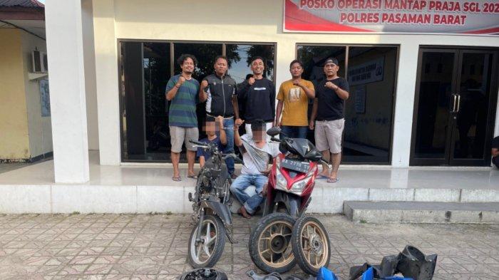 Manfaatkan Korban yang Mabuk Berat, Dua Sekawan Curi Sepeda Motor lalu Dipreteli 1 CURI MOTOR— Dua pelaku yang terlibat kasus pencurian sepeda motor ditangkap jajaran Satreskrim Polres Pasbar.