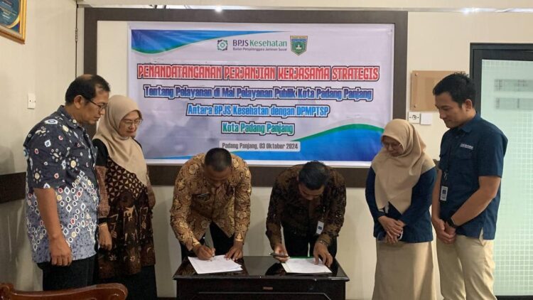 DPMPTSP dan BPJS Kesehatan Teken Kerja Sama Penyelenggaraan Pelayanan di MPP 1 TEKEN KERJA SAMA —Dinas Penanaman Modal dan Pelayanan Terpadu Satu Pintu (DPMPTSP) dan BPJS Kesehatan Cabang Bukittinggi menandatangani kesepakatan penyelenggaraan pelayanan di Mall Pelayanan Publik (MPP) Kota Padang Panjang.