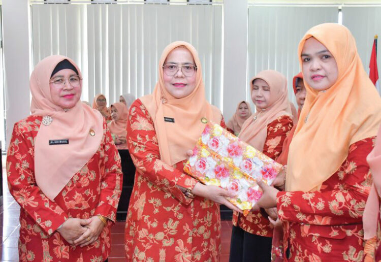 DWP Sekretariat Daerah Agam Gelar Pertemuan Bulanan, Hadirkan Edukasi Kecantikan dari Wardah 1 DWP Kabupaten Agam Gelar Pertemuan Bulanan