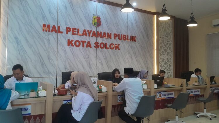 Permudah Layanan Pengurusan Adminitrasi, Pemko Solok Ajak Masyarakat ke MPP 1 Dalam rangka mempermudah masyarakat untuk layanan
