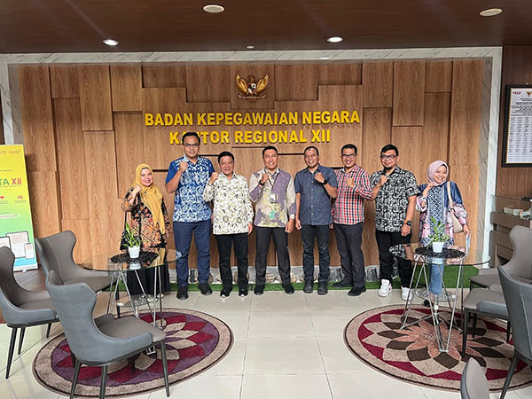 KUNKER—Plt Sekda  Kota Pariaman Yaminuizal saat kunker ke BKN Pakanbaru.