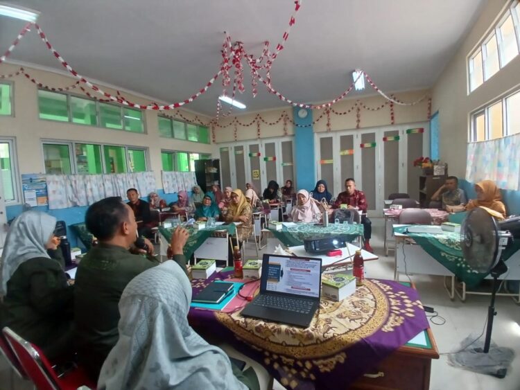 DLH Lakukan Pendampingan CSAK 1 SUASANA—Terlihat suasana pendampingan terhadap Calon Sekolah Adiwiyata Kota (CSAK) 2024.