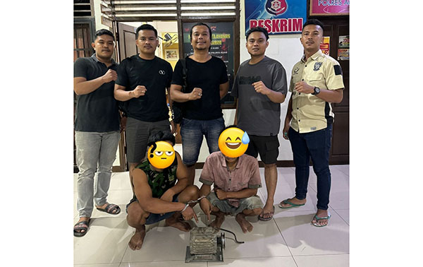 Dua Sekawan Maling di gudang