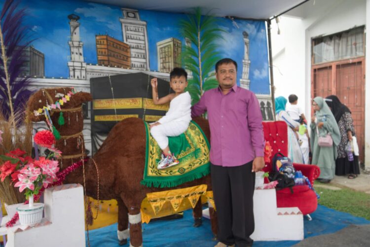 Foto Booth Miniatur Unta Meriahkan Peragaan Manasik Haji Anak TK 1 Foto Booth Miniatur Unta
