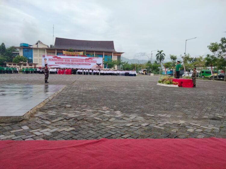 Peran GP Ansor, Garda Terdepan Jaga Nilai-Nilai Pancasila Wujudkan Indonesia Emas 1 KESAKTIAN PANCASILA— Gerakan Pemuda Ansor Pimpinan Wilayah Sumatera Barat mencetak sejarah sukses melaksanakan apel peringatan hari kesaktian Pancasila di halaman kantor Walikota Padang, Selasa (1/10).