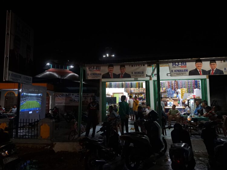 Garda Pemuda Nasdem Gelar Nobar Seru Indonesia vs Bahrain di Pesisir Selatan, Antusiasme Tinggi Meski Diguyur Hujan 1 IMG 20241011 WA0002