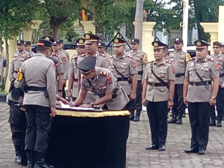 Kapolres Pesisir Selatan Pimpin Sertijab Pejabat Utama, Tekankan Pentingnya Loyalitas dan Dedikasi 1 IMG 20241016 WA0005
