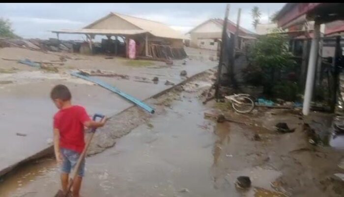 Banjir Rob di Pesisir Selatan, Air Laut Masuk ke Pemukiman, Satu Keluarga Mengungsi